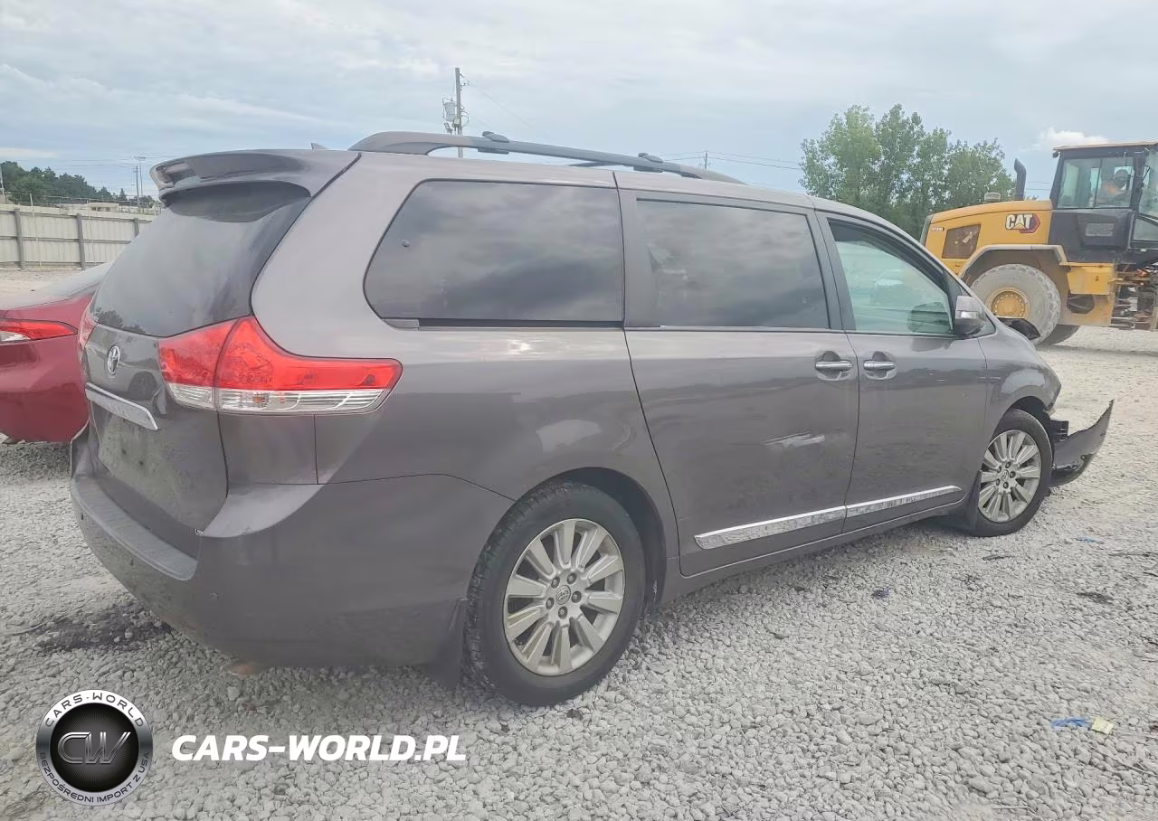 2013 Toyota Sienna VIN:5TDYK3DC4DS327846 - 3