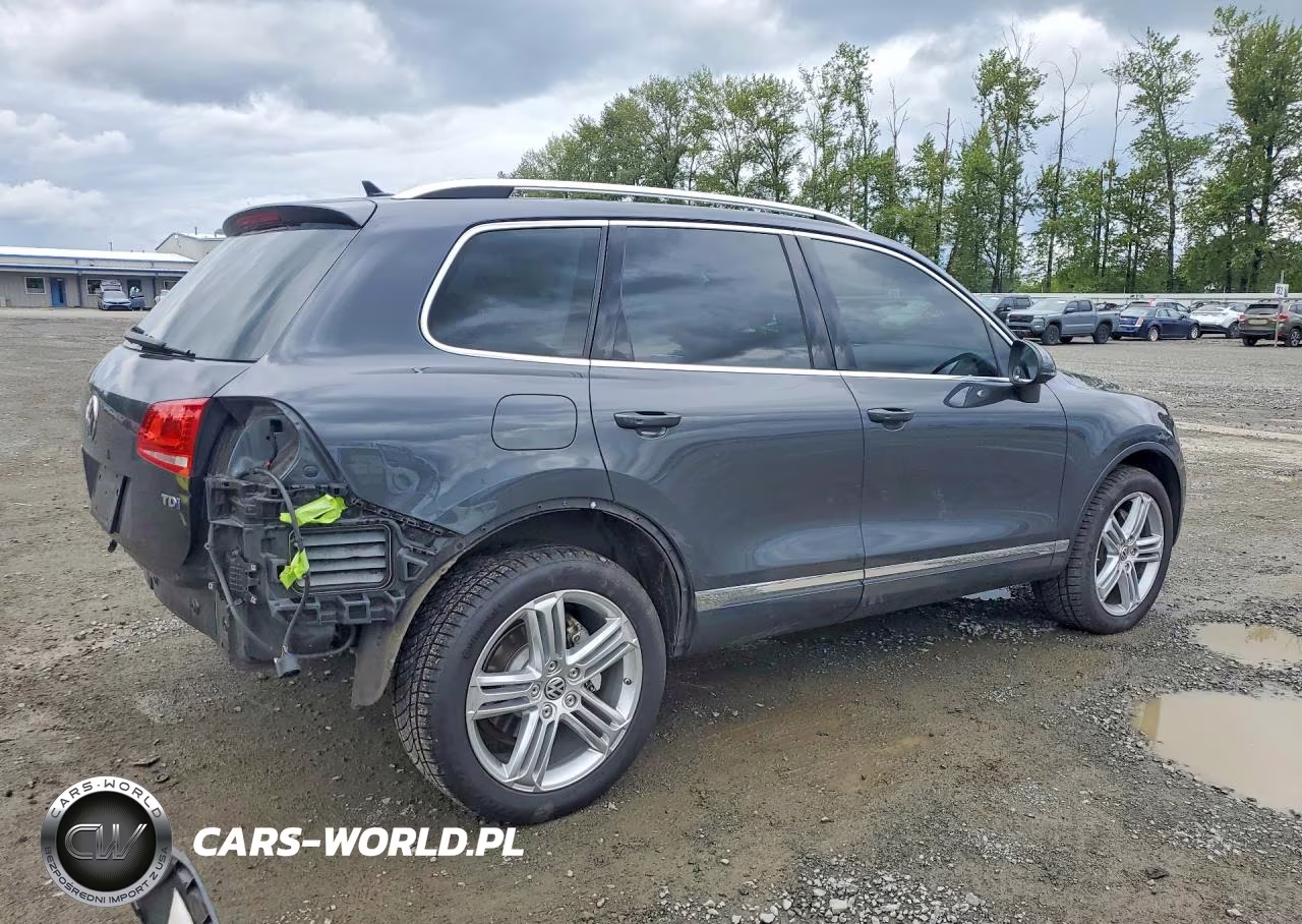 2015 Volkswagen Touareg V6 Tdi VIN:WVGEP9BP7FD003944 - 3