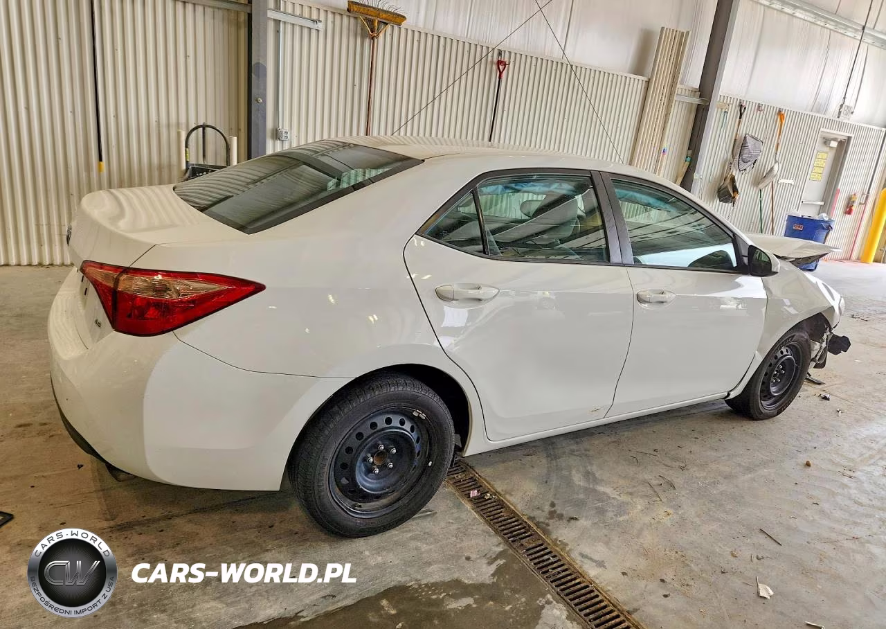 2017 Toyota Corolla Le VIN:5YFBURHE3HP730875 - 3