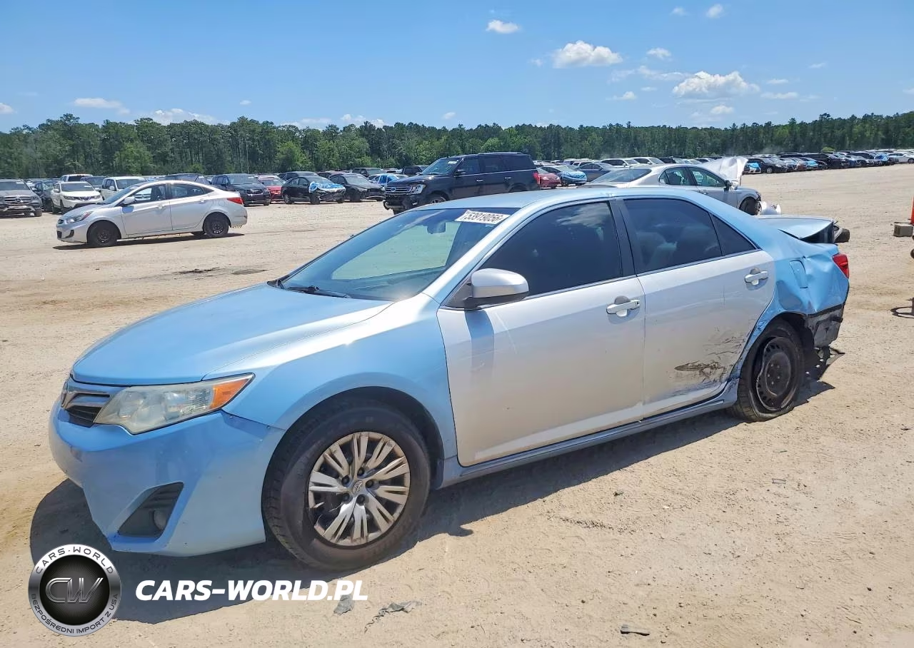2013 Toyota Camry Le – zdjęcie 1 z 13