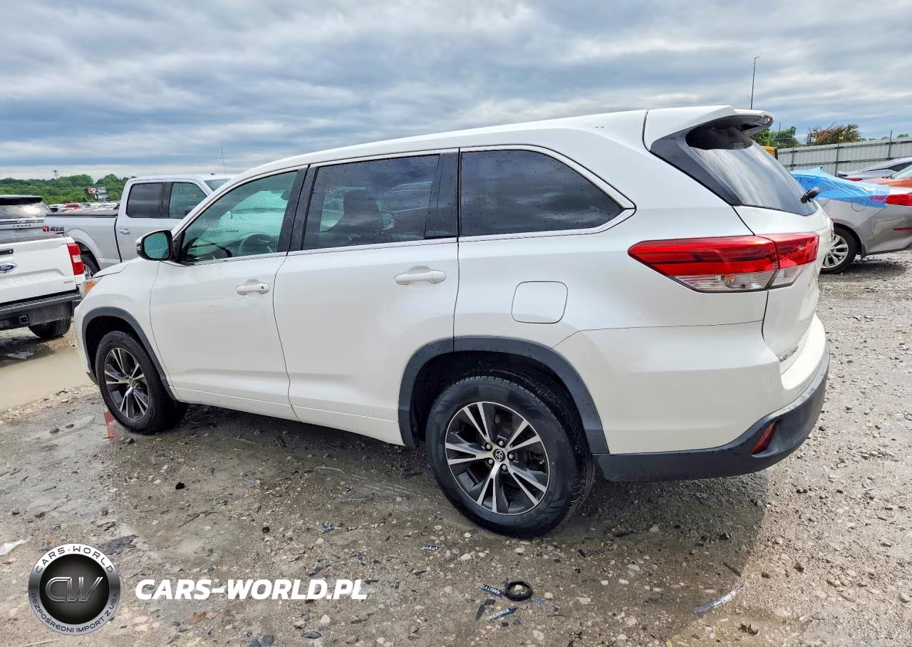 2018 Toyota Highlander Le VIN:5TDZARFH5JS036920 - 2