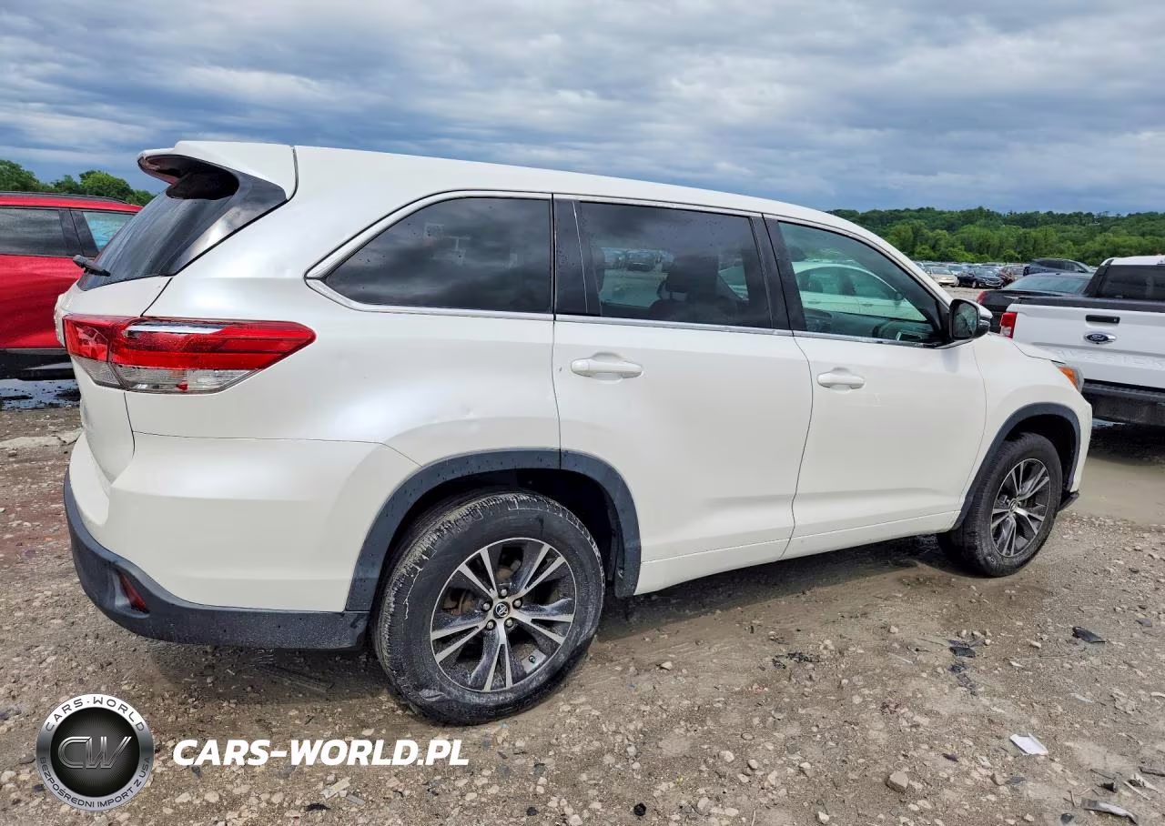 2018 Toyota Highlander Le VIN:5TDZARFH5JS036920 - 3
