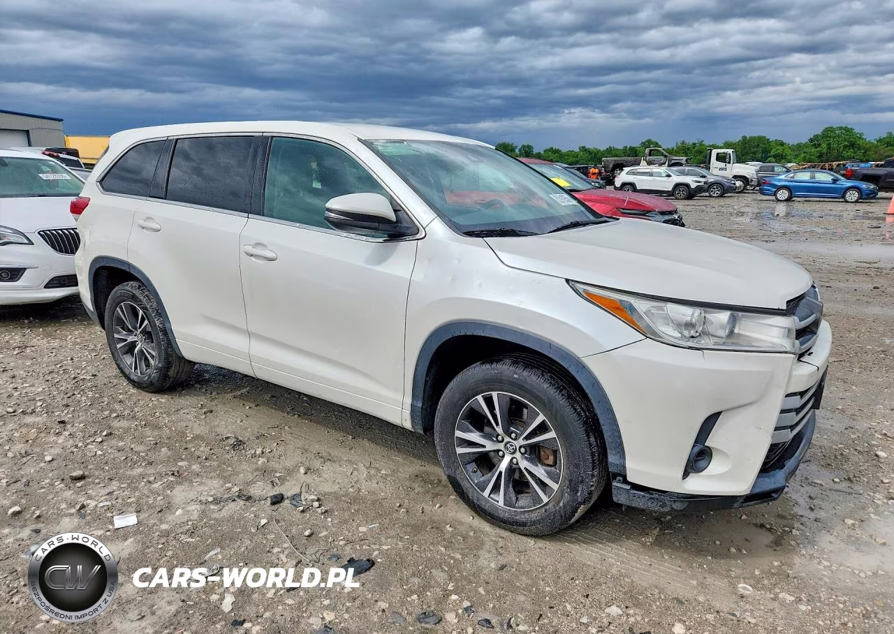 2018 Toyota Highlander Le VIN:5TDZARFH5JS036920 - 4