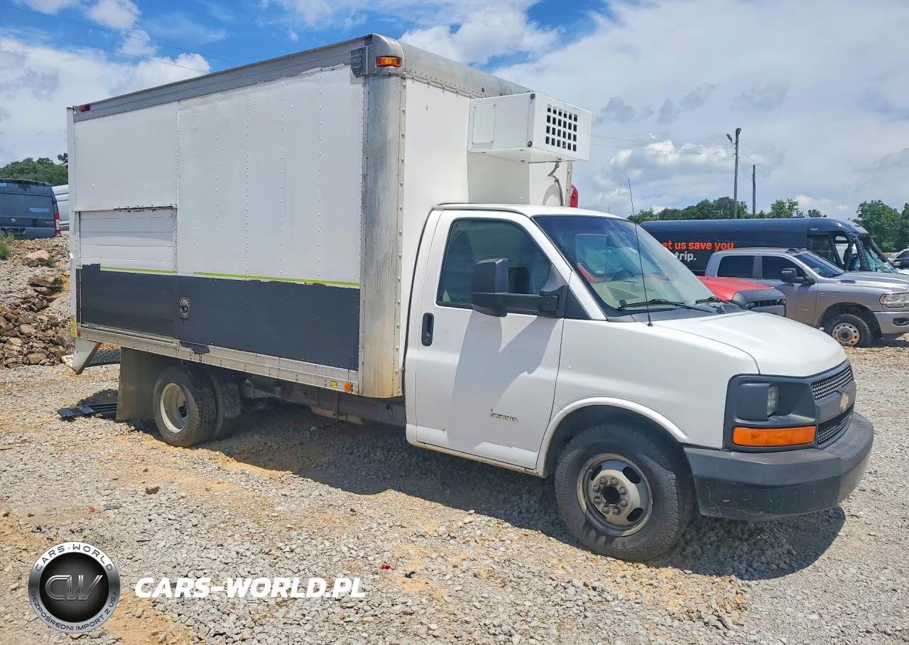 2015 Chevrolet Express G4500 VIN:1GB6G5CG0F1110971 - 4