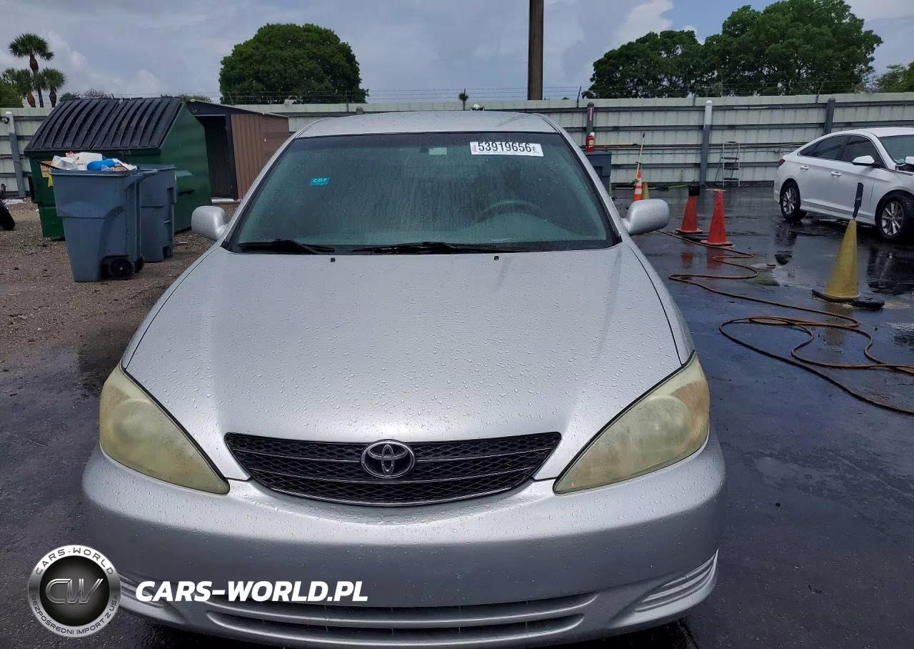 2002 Toyota Camry Le VIN:4T1BE32K92U099404 - 5