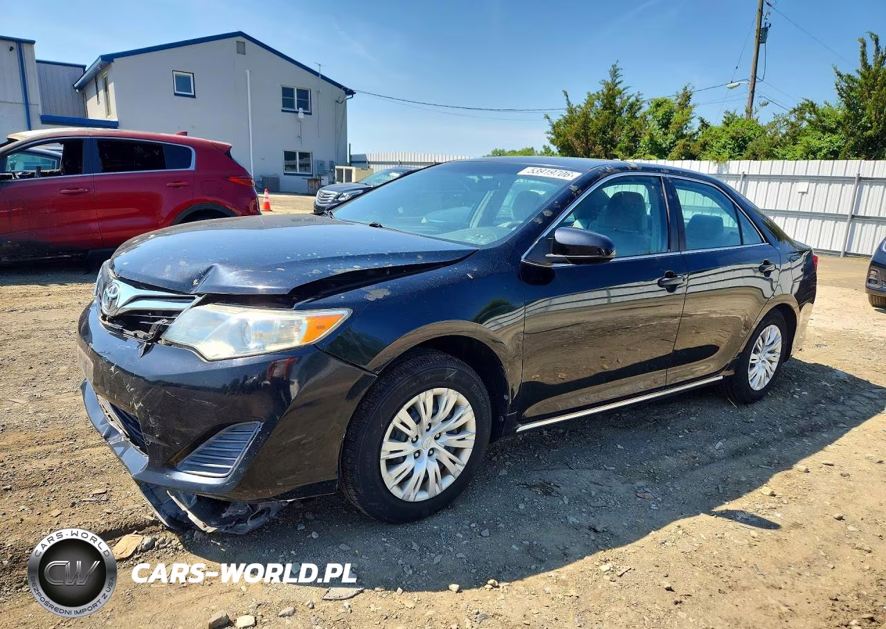 2012 Toyota Camry Le – zdjęcie 1 z 12