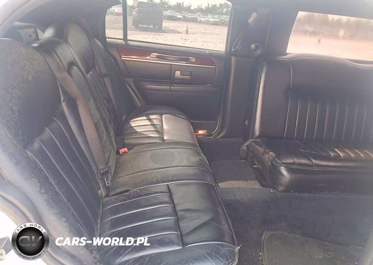 2003 Lincoln Town Car Executive VIN:1L1FM81WX3Y646942 - 11