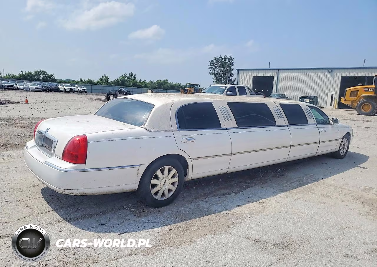 2003 Lincoln Town Car Executive VIN:1L1FM81WX3Y646942 - 3