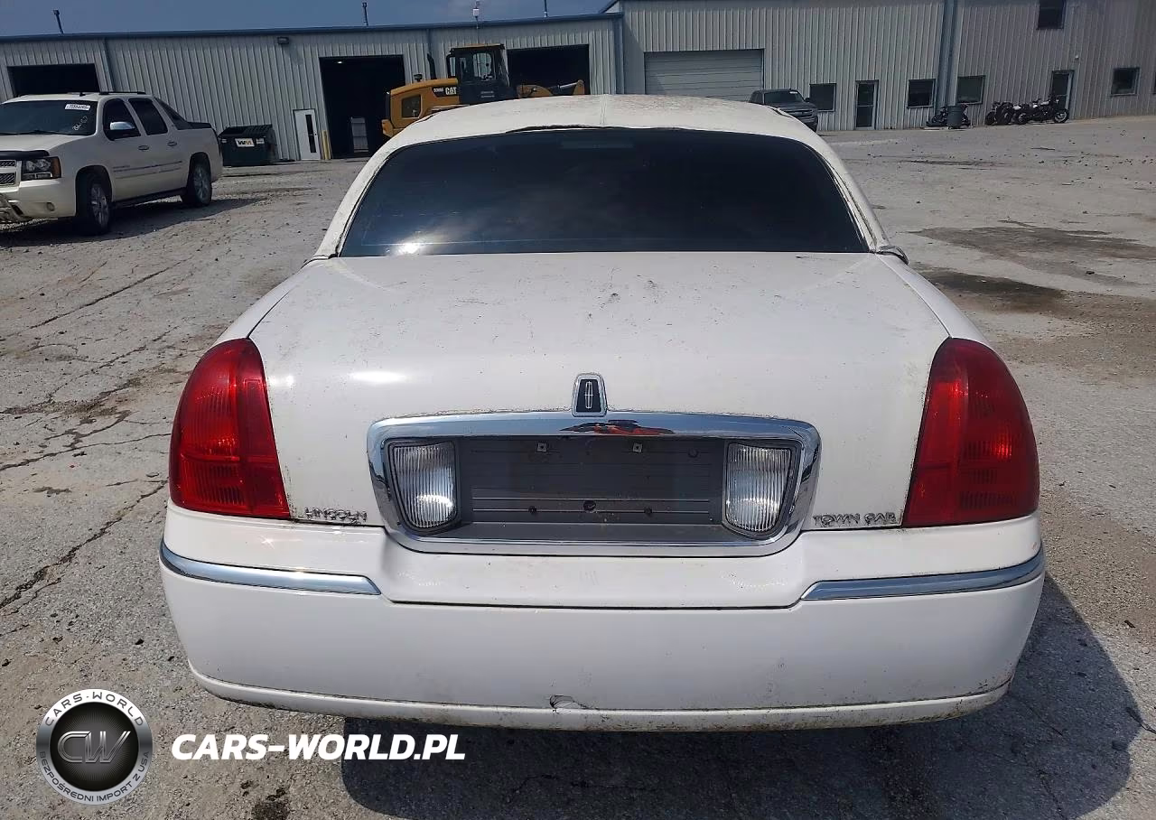 2003 Lincoln Town Car Executive VIN:1L1FM81WX3Y646942 - 6