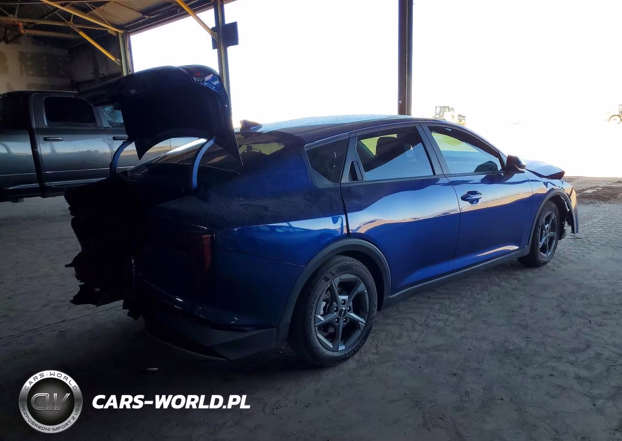 2025 Kia K4 Lxs VIN:3KPFT4DE8SE236145 - 3