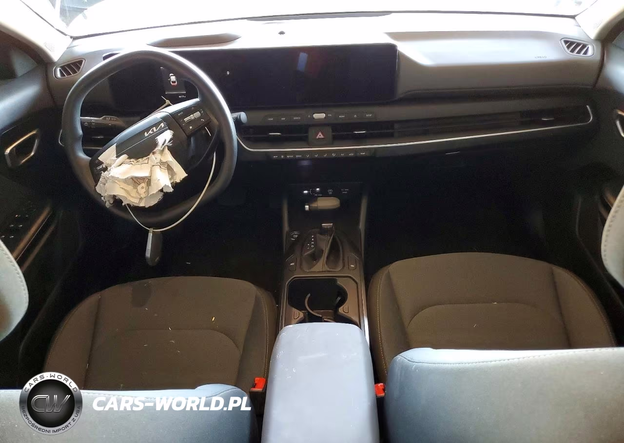 2025 Kia K4 Lxs VIN:3KPFT4DE8SE236145 - 8