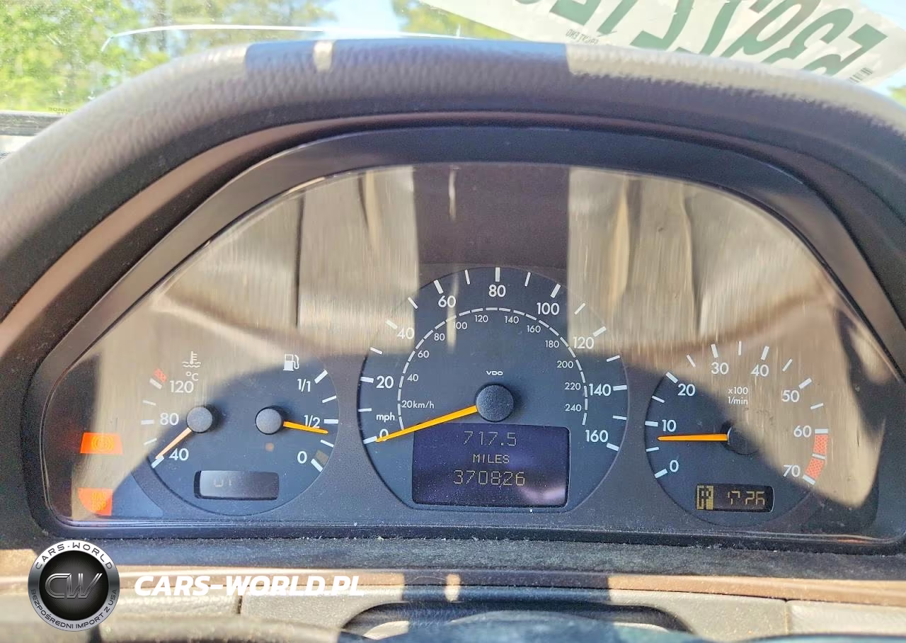 2000 Mercedes-Benz E 320 VIN:WDBJF65J6YB144514 - 9