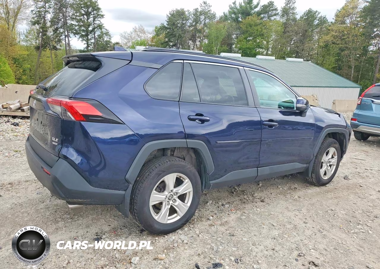2021 Toyota Rav4 Xle VIN:2T3P1RFV2MW213701 - 3
