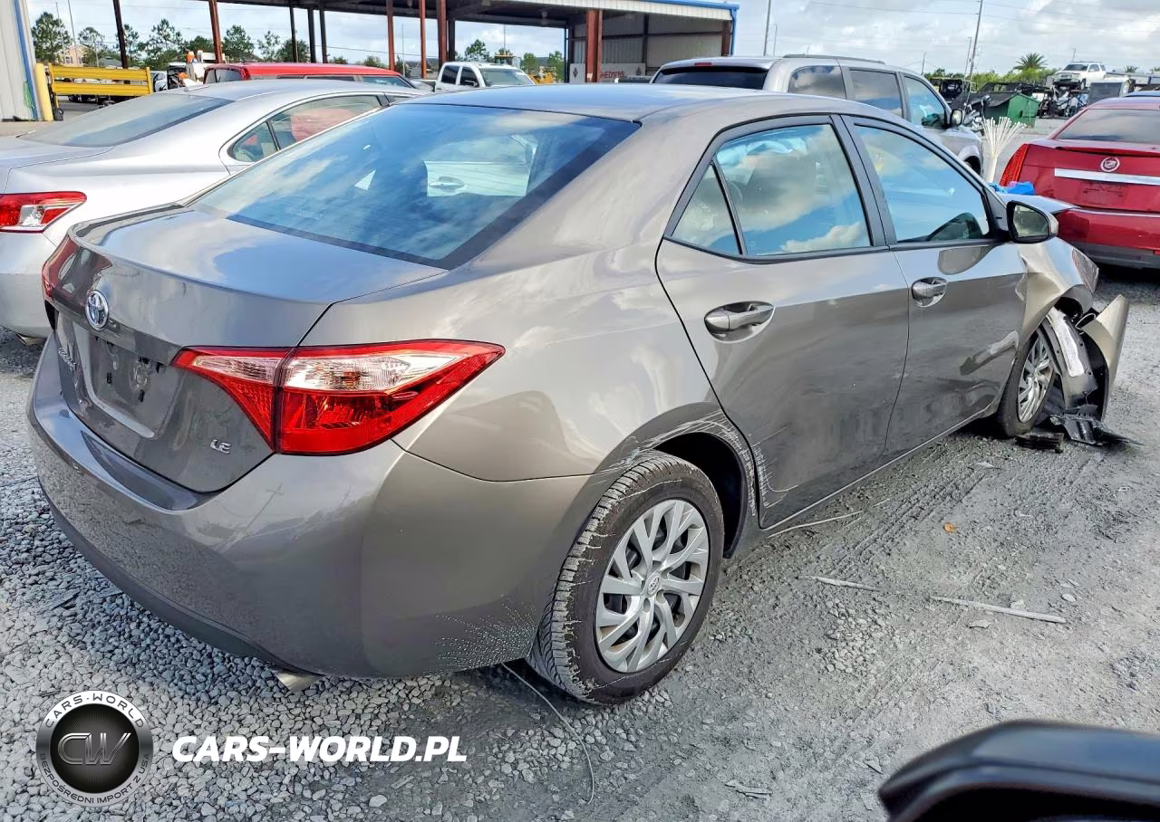 2018 Toyota Corolla Le VIN:2T1BURHE6JC111855 - 3