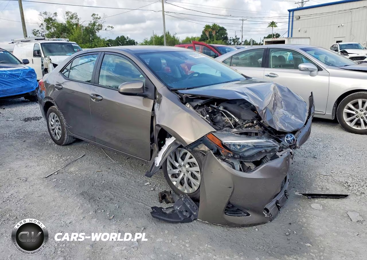 2018 Toyota Corolla Le VIN:2T1BURHE6JC111855 - 4