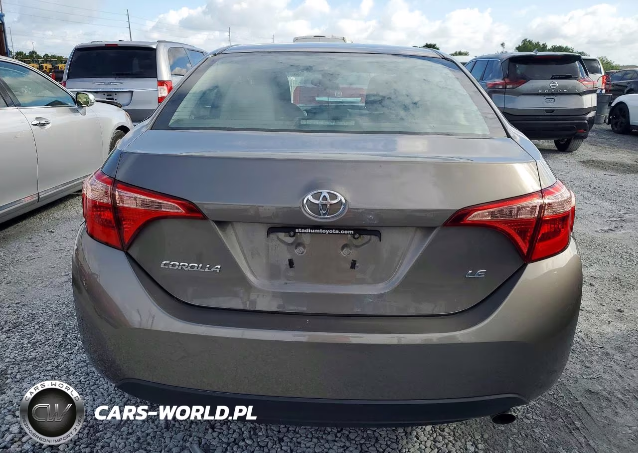 2018 Toyota Corolla Le VIN:2T1BURHE6JC111855 - 6