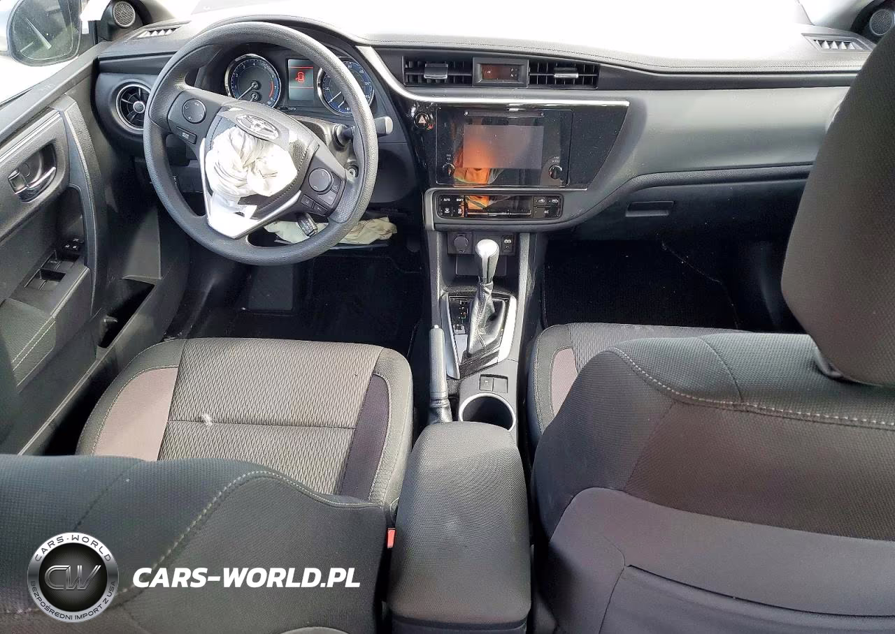 2018 Toyota Corolla Le VIN:2T1BURHE6JC111855 - 8