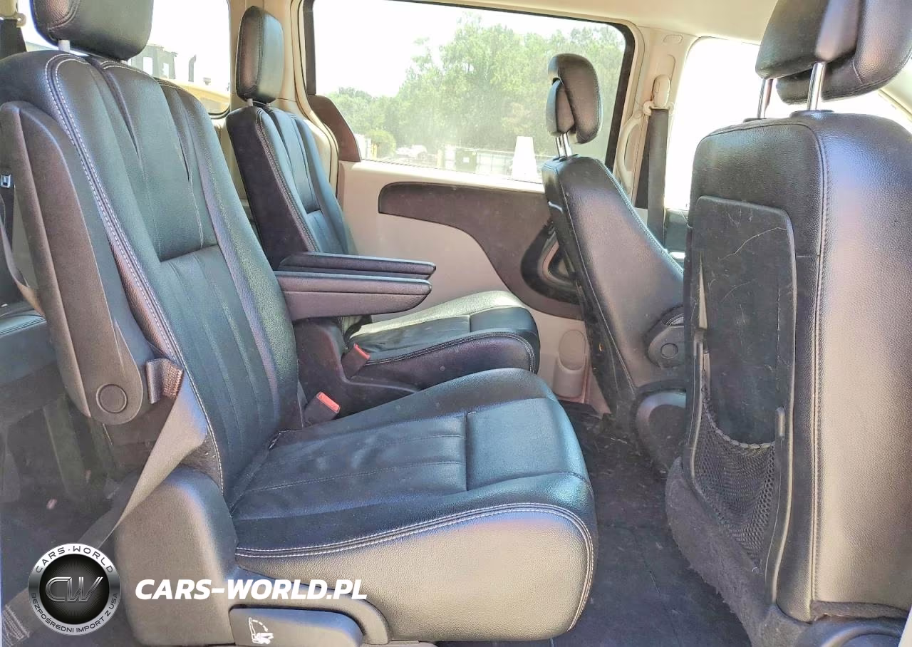 2015 Chrysler Town & Country Touring VIN:2C4RC1BG7FR552270 - 11