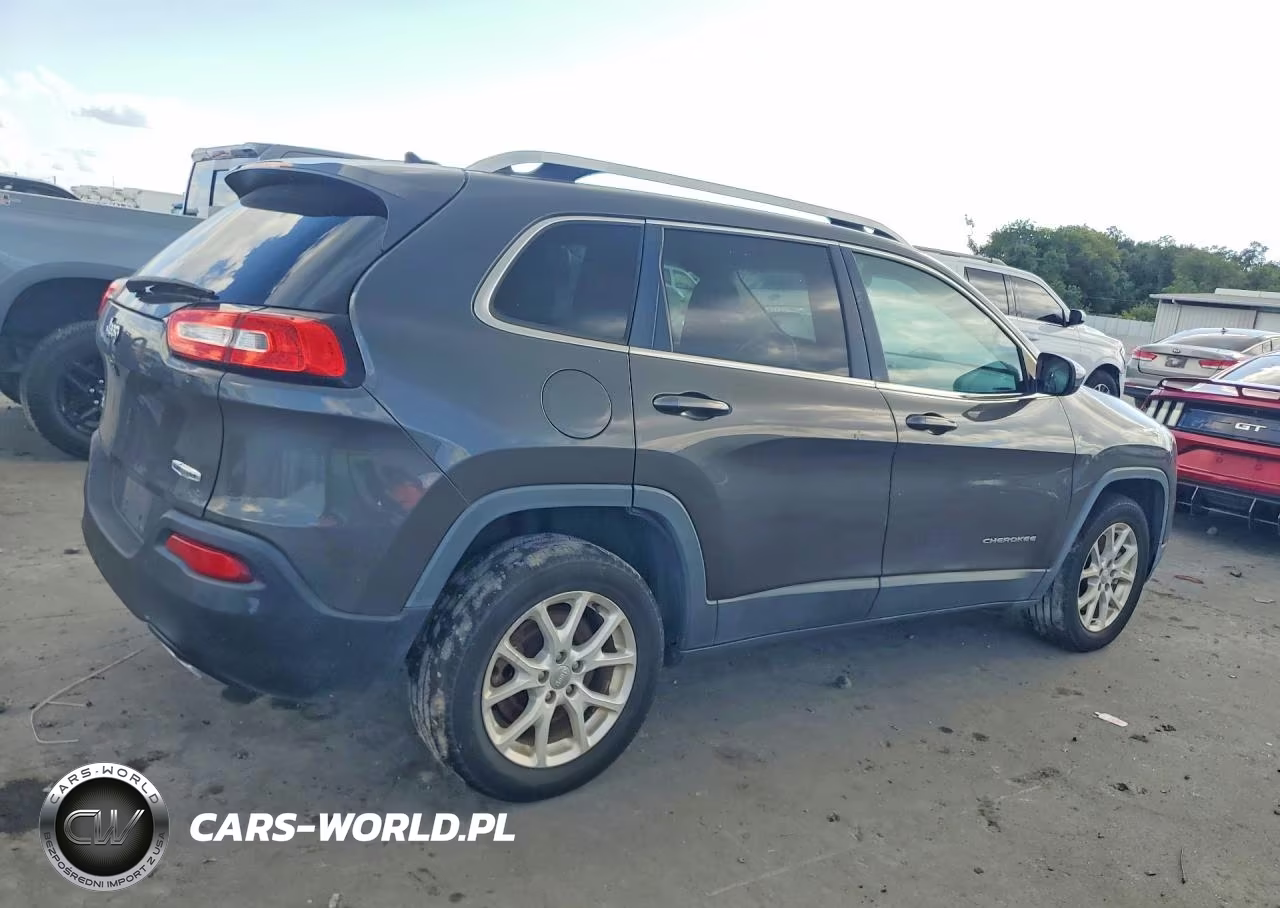 2015 Jeep Cherokee Latitude VIN:1C4PJMCS0FW571526 - 3