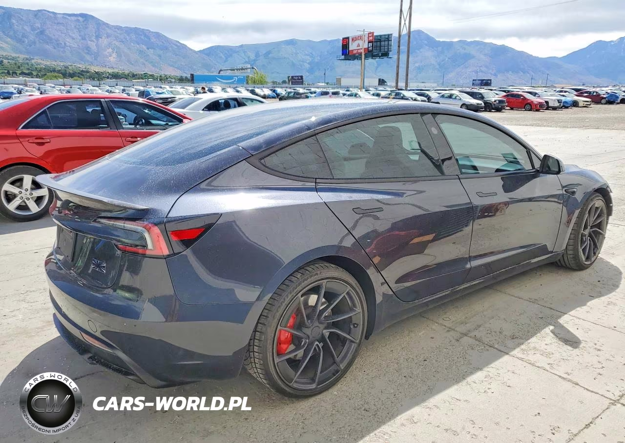 2024 Tesla Model 3 VIN:5YJ3E1ET0RF853276 - 3