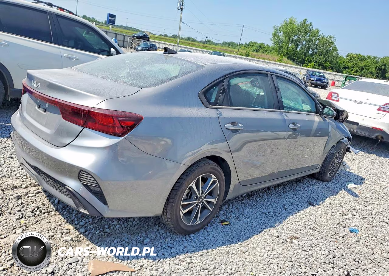 2024 Kia Forte Lxs VIN:3KPF24ADXRE752516 - 3