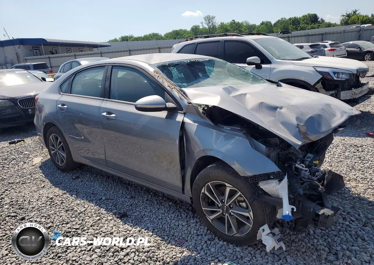 2024 Kia Forte Lxs VIN:3KPF24ADXRE752516 - 4