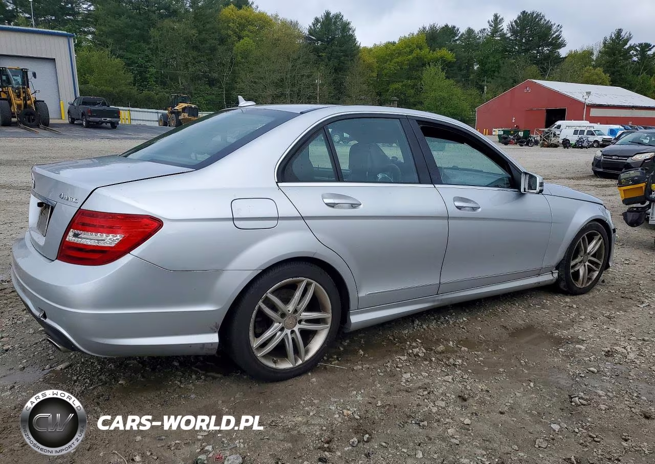 2012 Mercedes-Benz C 300 4Matic VIN:WDDGF8BB8CR210944 - 3