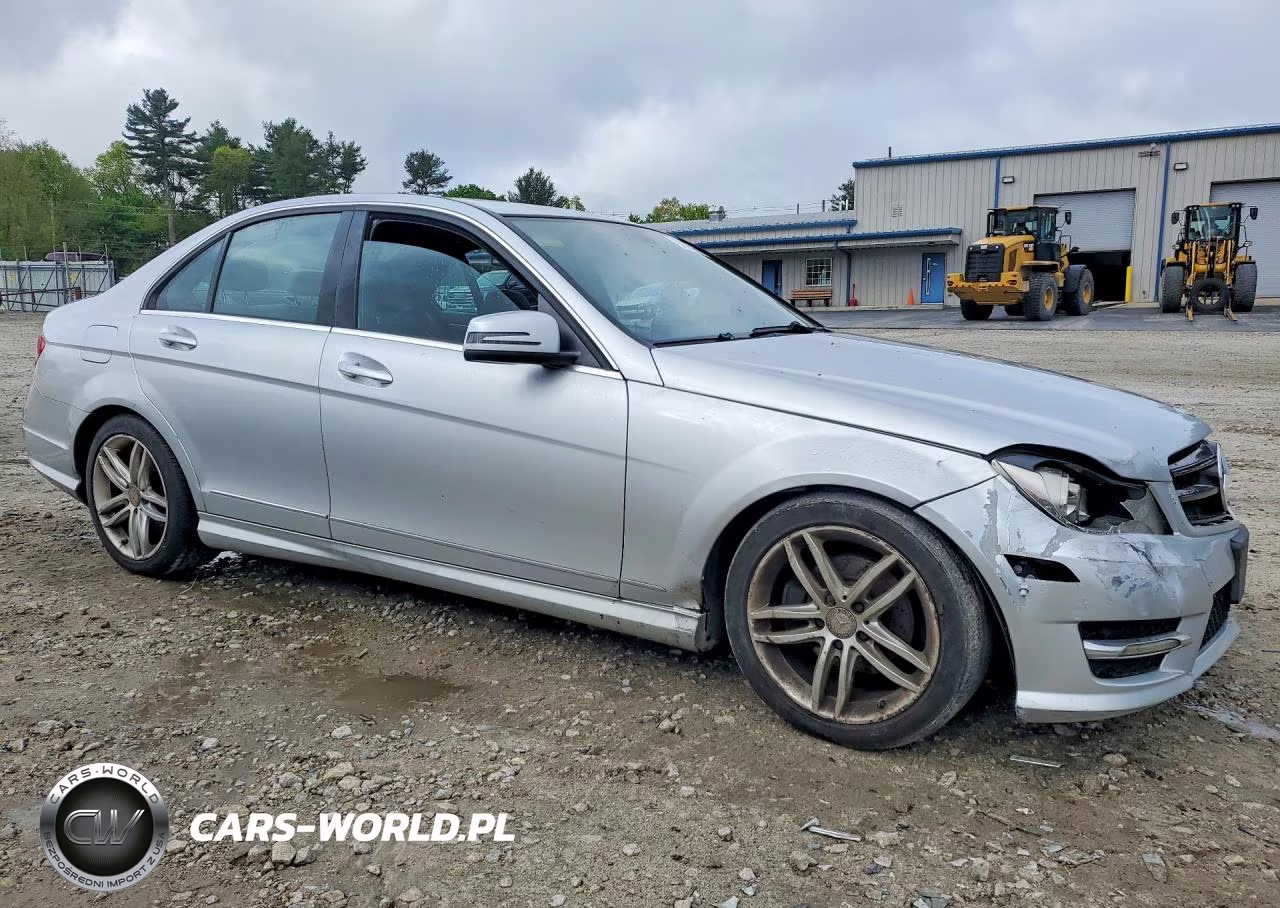 2012 Mercedes-Benz C 300 4Matic VIN:WDDGF8BB8CR210944 - 4