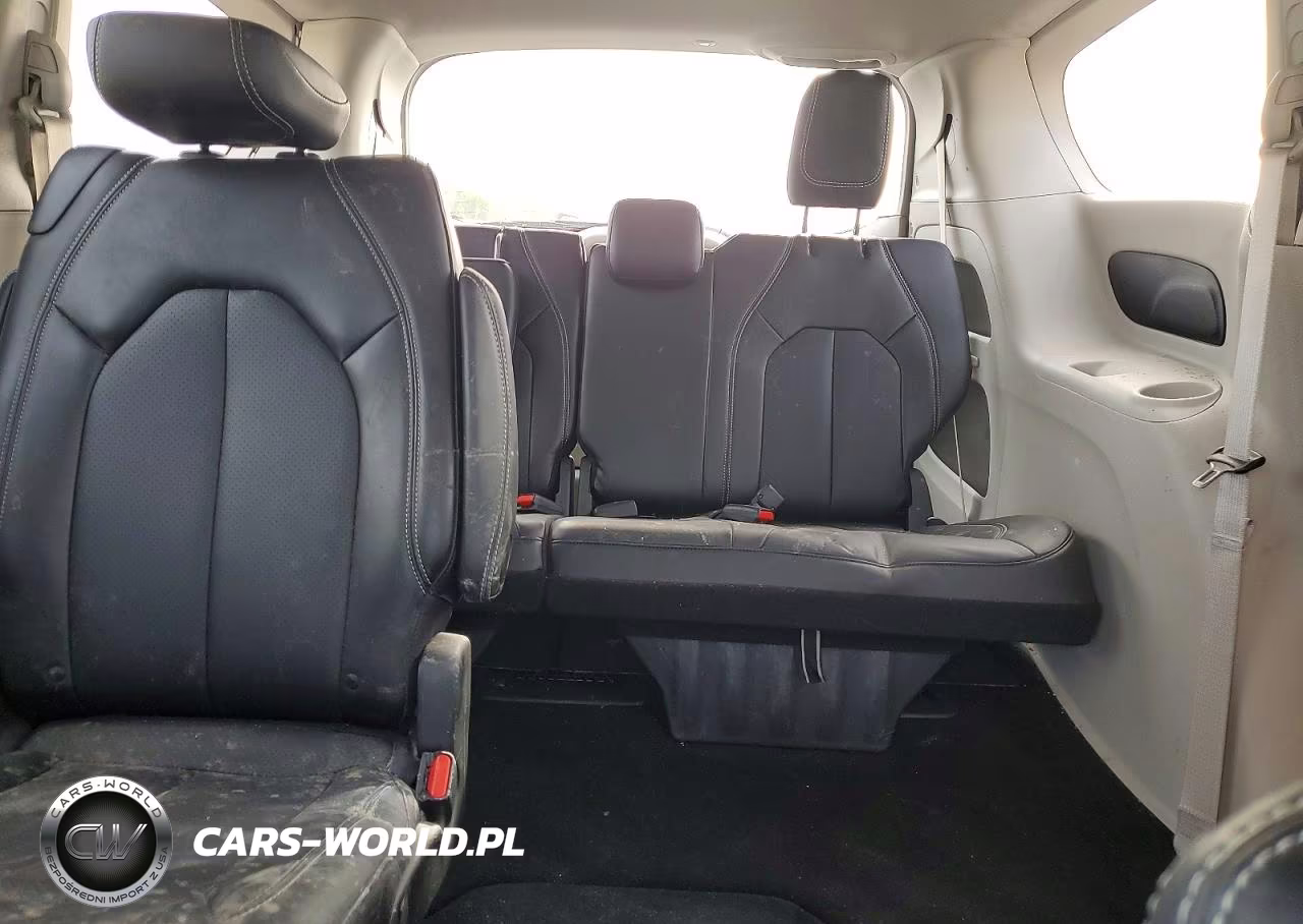 2024 Chrysler Pacifica Touring L VIN:2C4RC1BG7RR167179 - 10