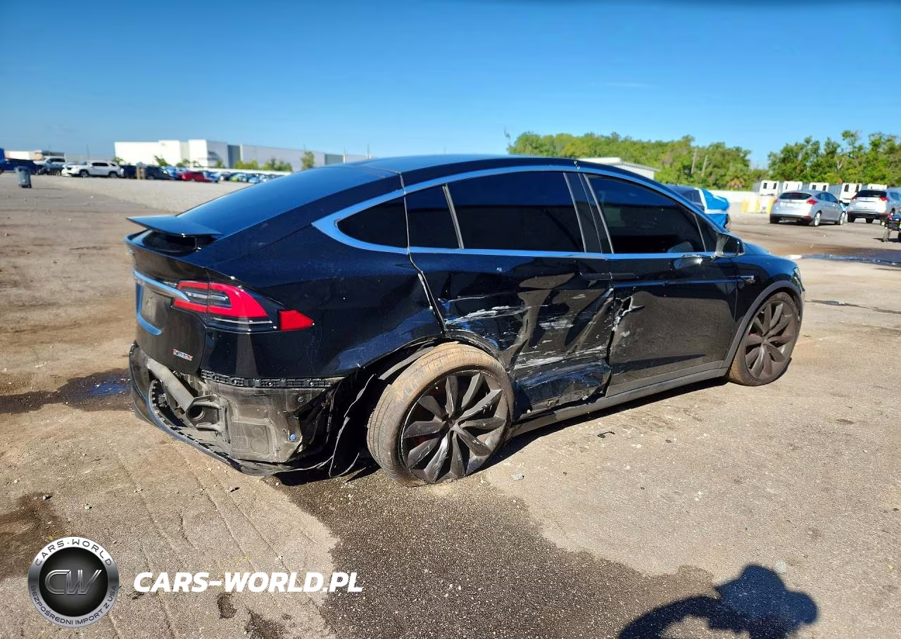 2018 Tesla Model X VIN:5YJXCBE46JF140893 - 3