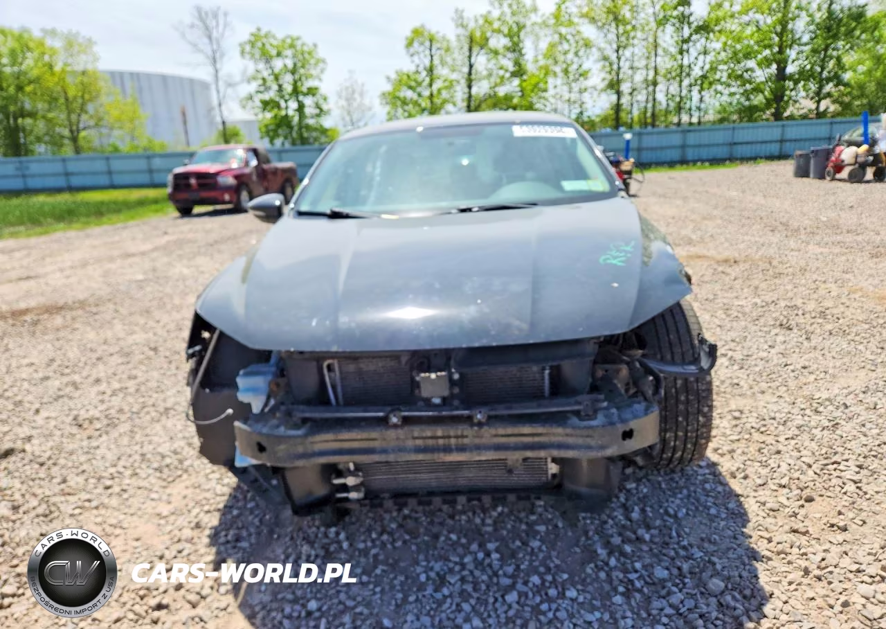 2018 Volkswagen Passat S VIN:1VWAA7A30JC000516 - 5