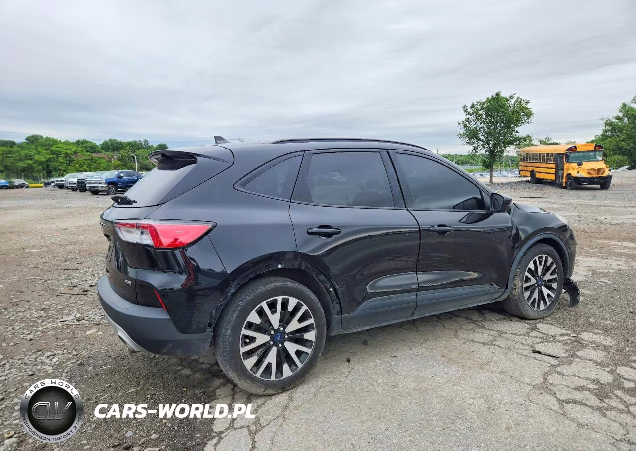 2020 Ford Escape Se Sport VIN:1FMCU0BZ9LUC22557 - 3