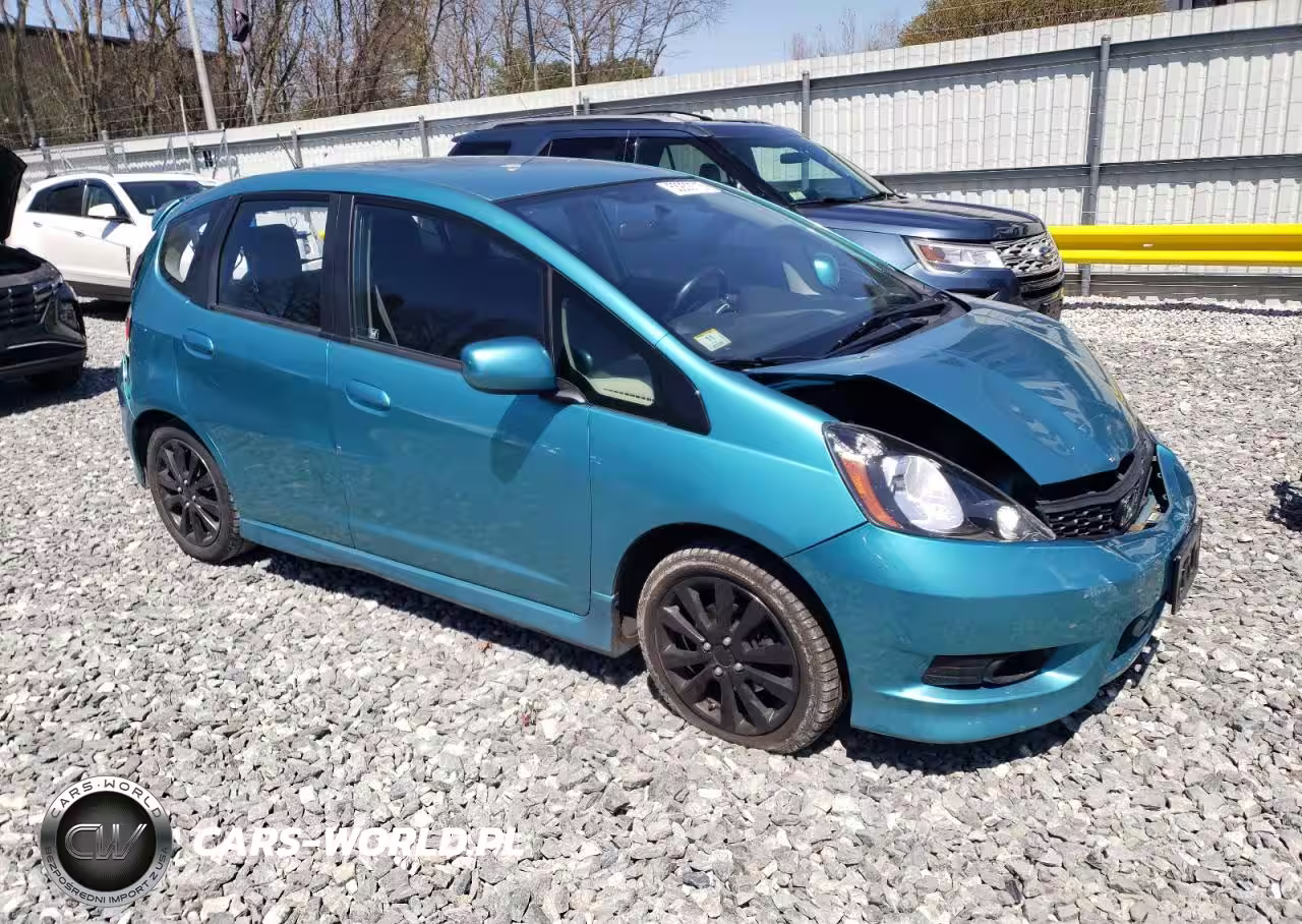 2013 Honda Fit Sport VIN:JHMGE8H53DC048867 - 4