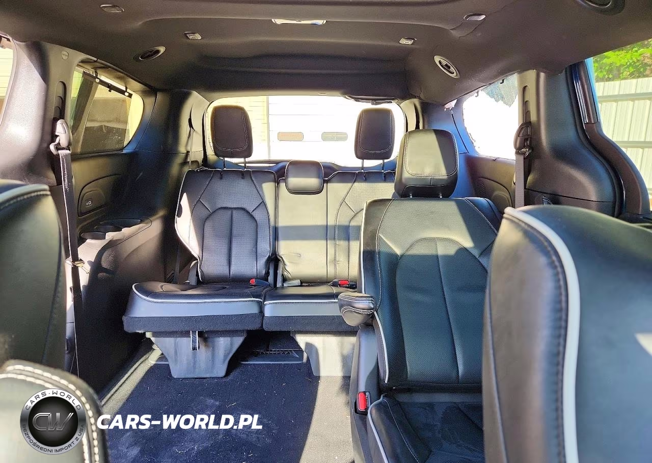 2022 Chrysler Pacifica Hybrid Limited VIN:2C4RC1S70NR193083 - 10