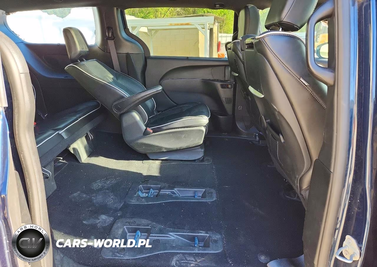 2022 Chrysler Pacifica Hybrid Limited VIN:2C4RC1S70NR193083 - 11