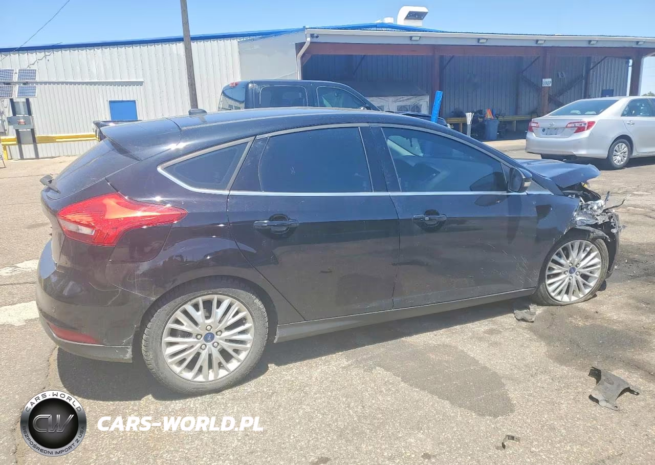2017 Ford Focus Titanium VIN:1FADP3N29HL329000 - 3