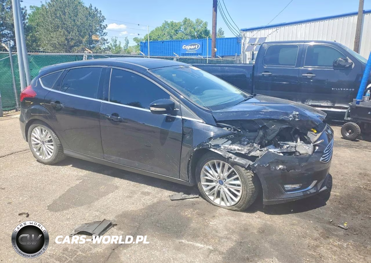 2017 Ford Focus Titanium VIN:1FADP3N29HL329000 - 4