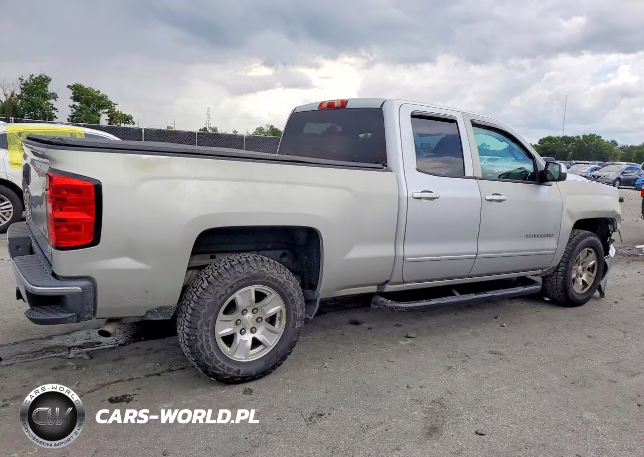 2018 Chevrolet Silverado C1500 Lt VIN:1GCRCREC0JZ173360 - 3