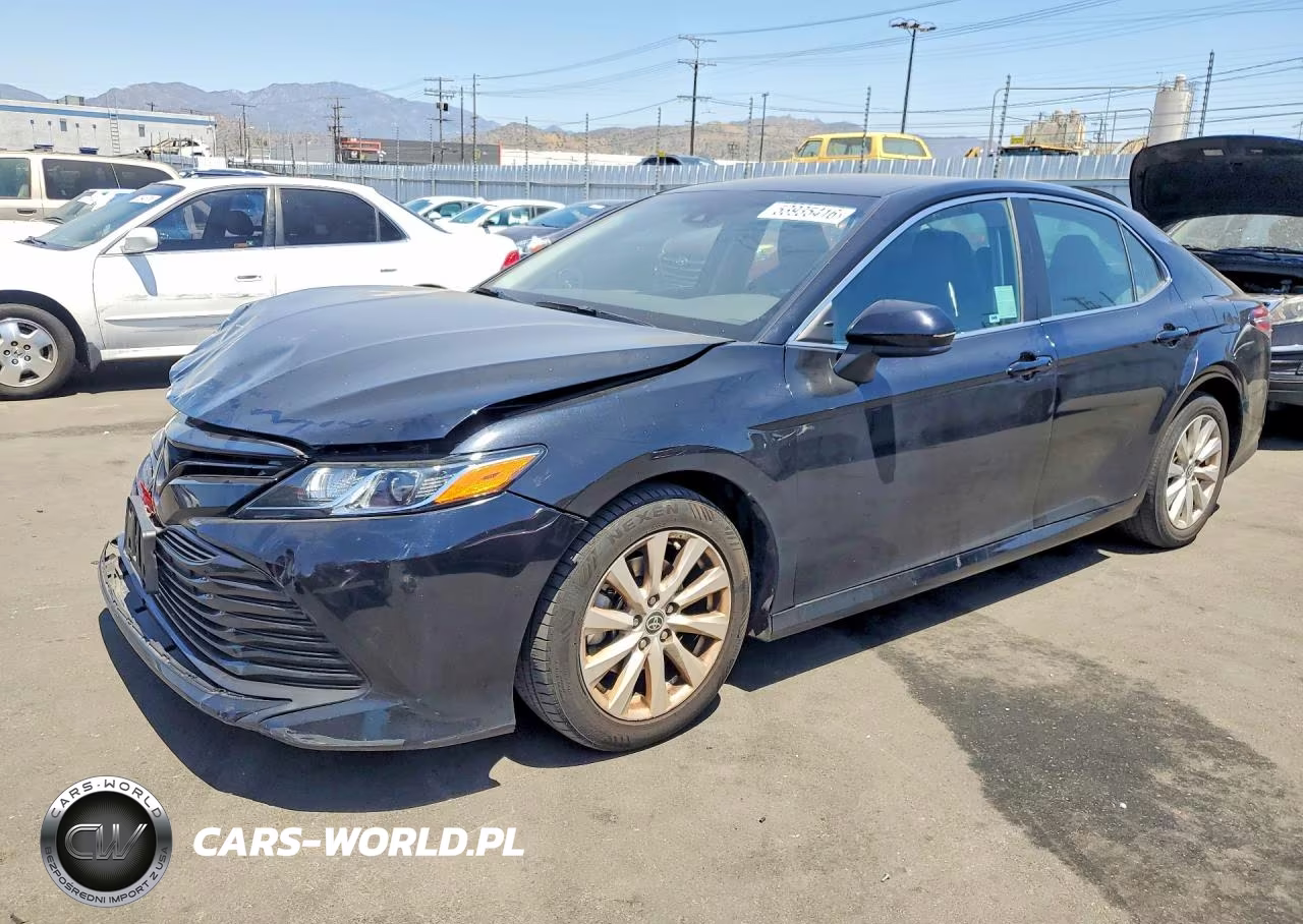 2020 Toyota Camry Le – zdjęcie 1 z 12