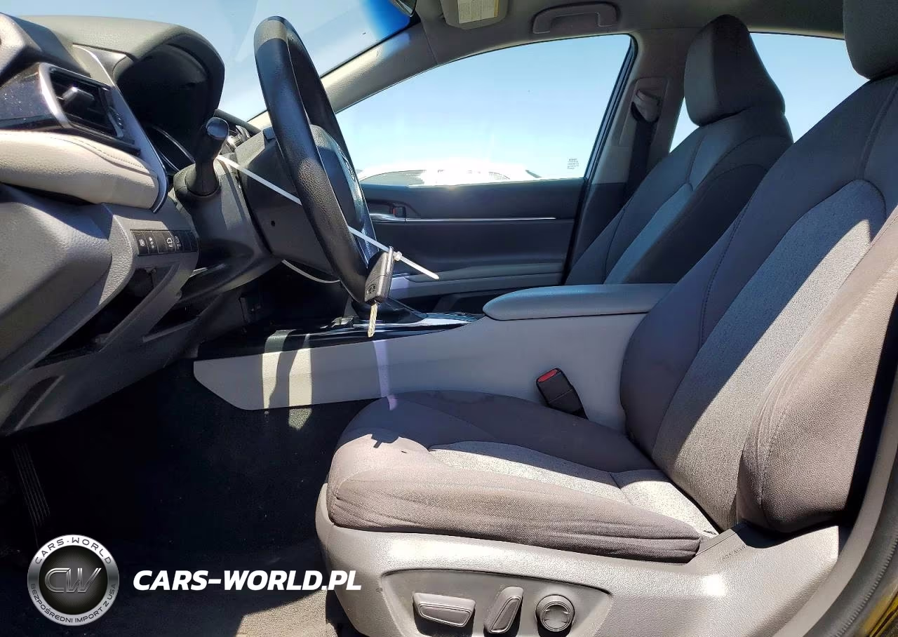2020 Toyota Camry Le VIN:4T1C11AK8LU363297 - 7
