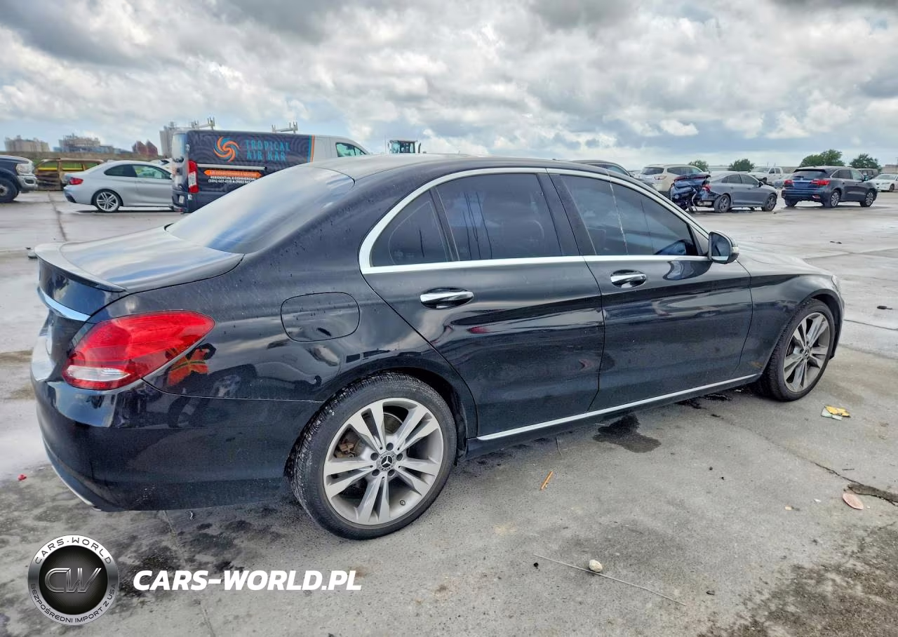 2018 Mercedes-Benz C 300 VIN:55SWF4JBXJU244322 - 3