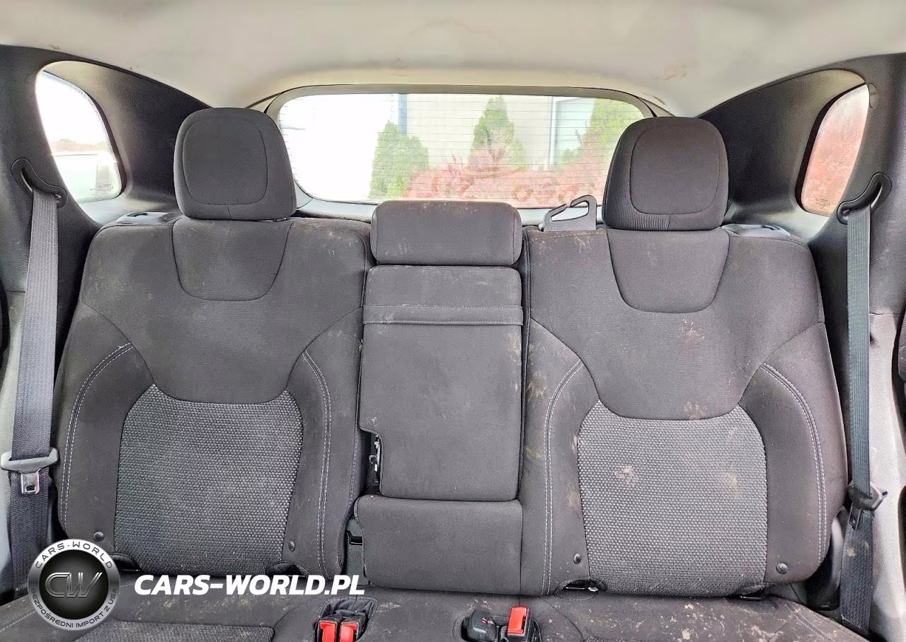 2019 Jeep Cherokee Latitude VIN:1C4PJLCB3KD348414 - 10