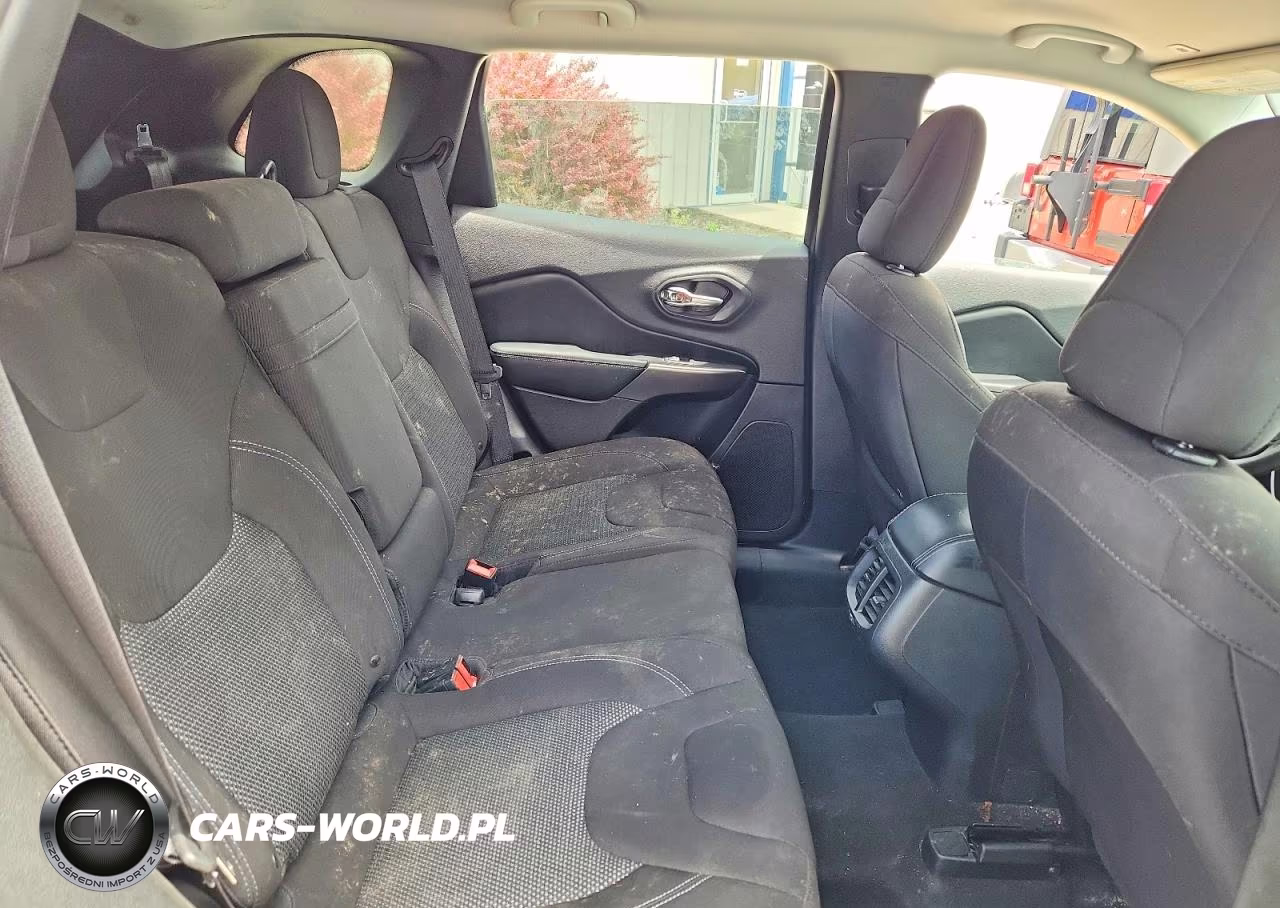2019 Jeep Cherokee Latitude VIN:1C4PJLCB3KD348414 - 11