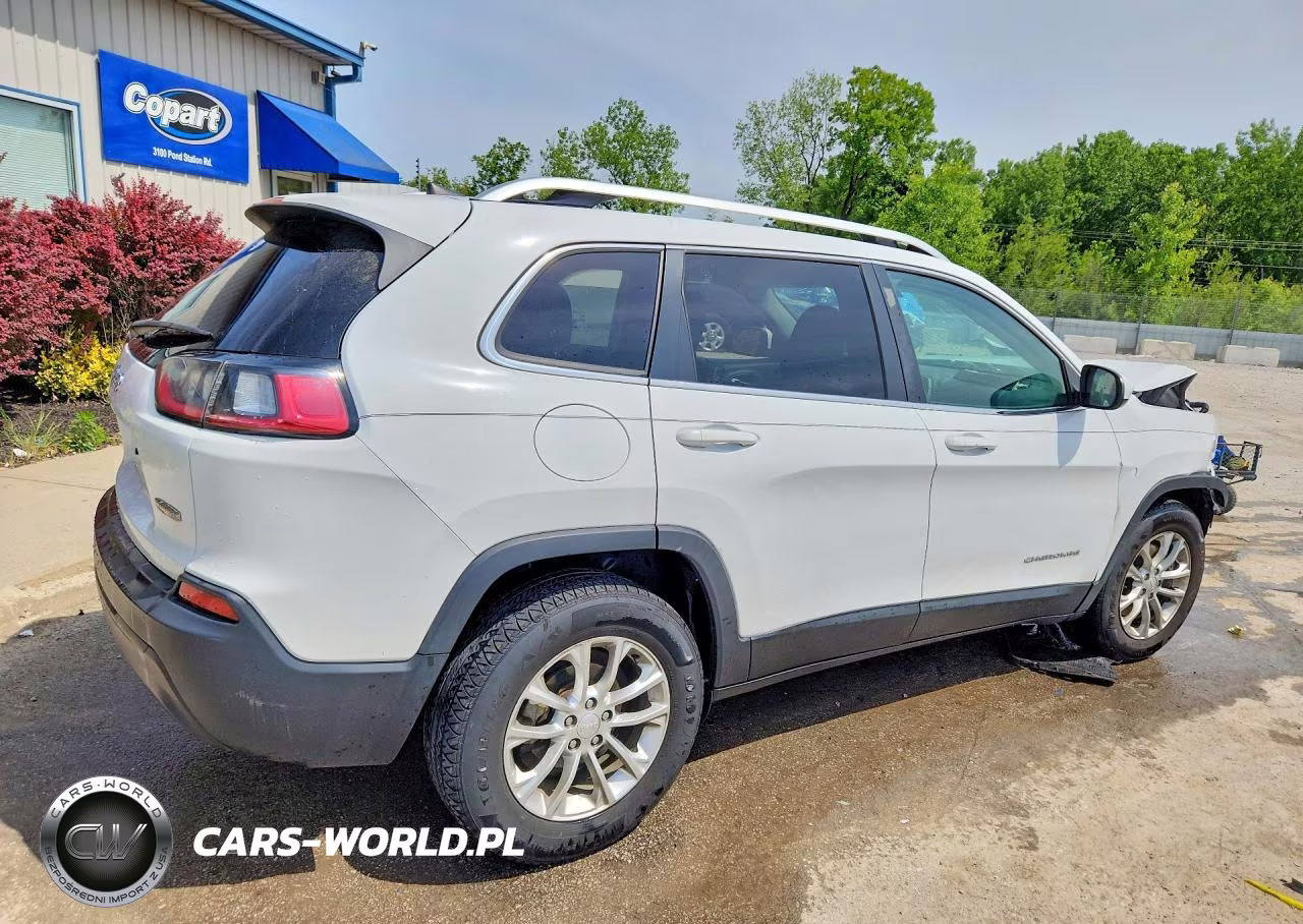 2019 Jeep Cherokee Latitude VIN:1C4PJLCB3KD348414 - 3