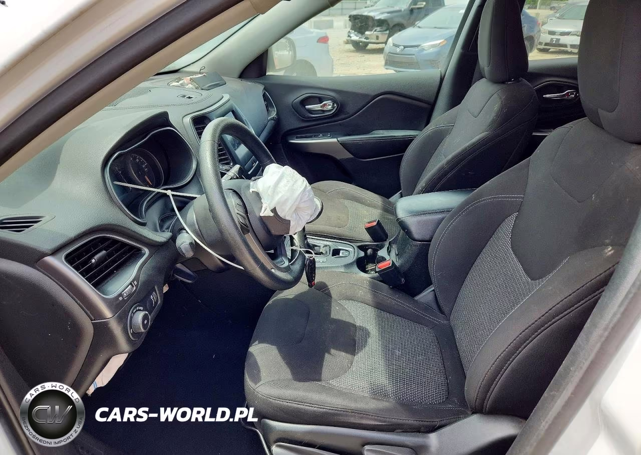 2019 Jeep Cherokee Latitude VIN:1C4PJLCB3KD348414 - 7