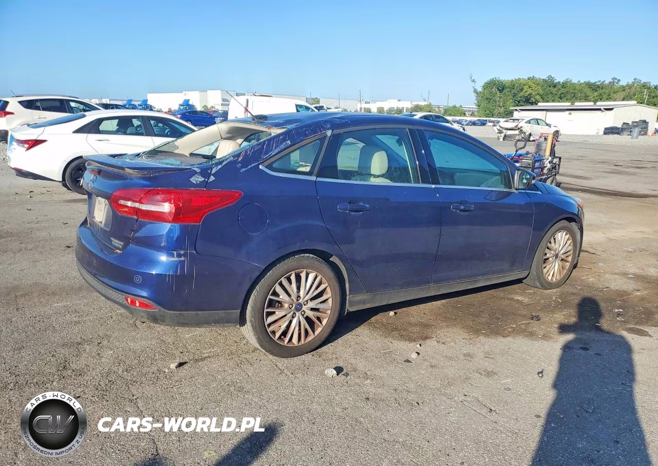 2016 Ford Focus Titanium VIN:1FADP3J28GL287925 - 3