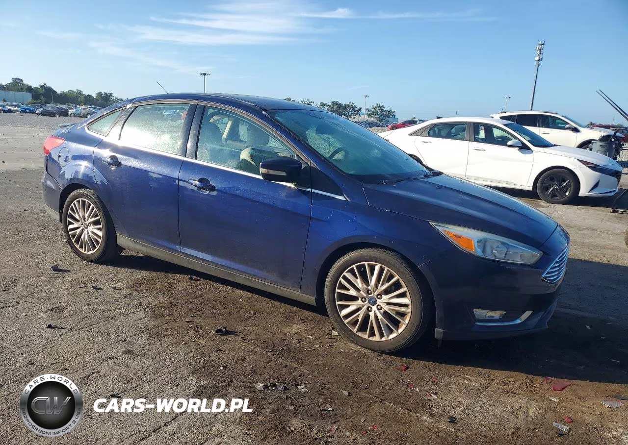 2016 Ford Focus Titanium VIN:1FADP3J28GL287925 - 4