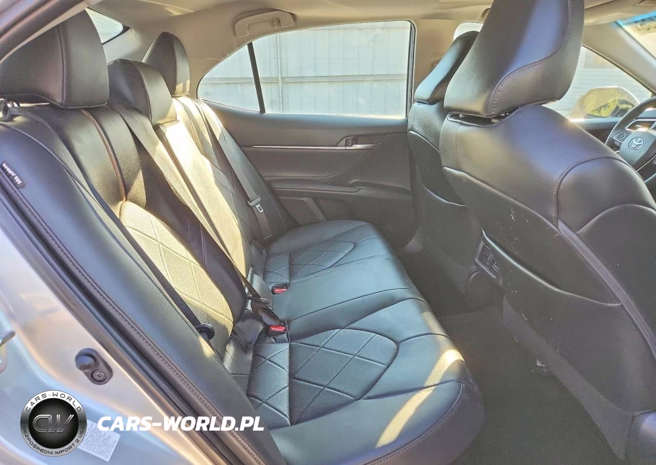 2018 Toyota Camry Hybrid Xle VIN:4T1B21HK4JU001141 - 10