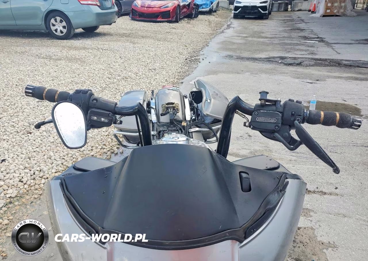 2016 Harley-Davidson Fltru VIN:1HD1KGL14GB612100 - 5