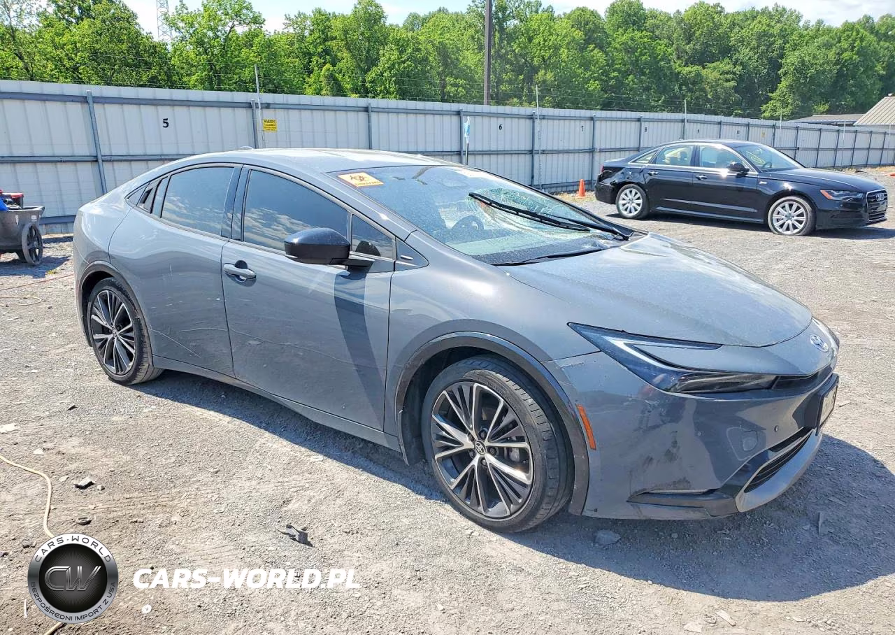 2024 Toyota Prius Xle VIN:JTDACAAU9R3024456 - 4